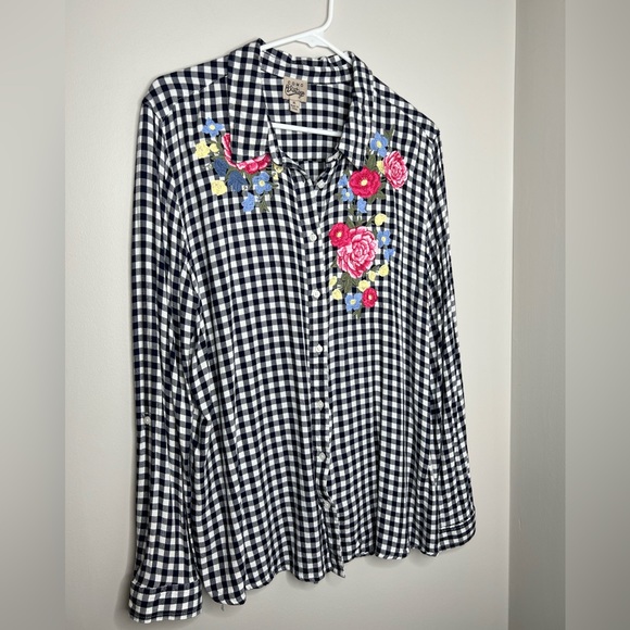 Como Vintage Tops - COMO VINTAGE - floral embroidered checkered button down shirt.  XL - 🤩